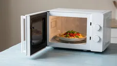 7 Lebensmittel, die man niemals in der Mikrowelle aufwärmen sollte